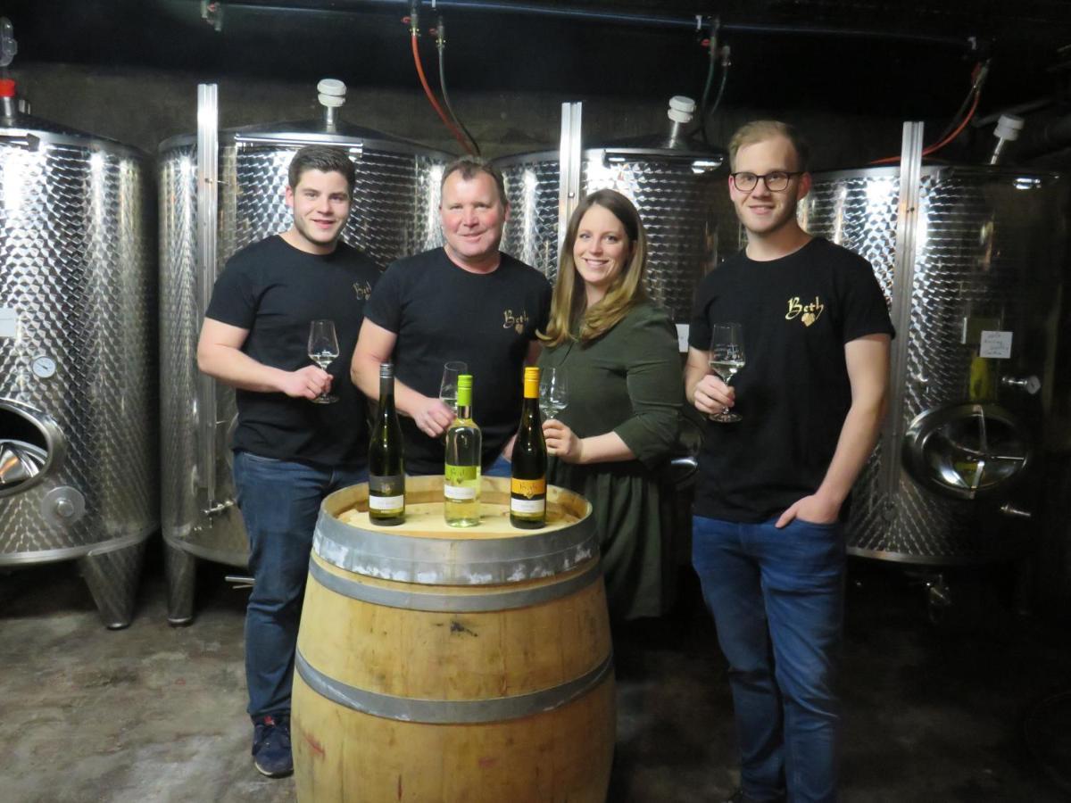 Weingut Und Gaestehaus Wolfgang Beth Kinheim Bagian luar foto